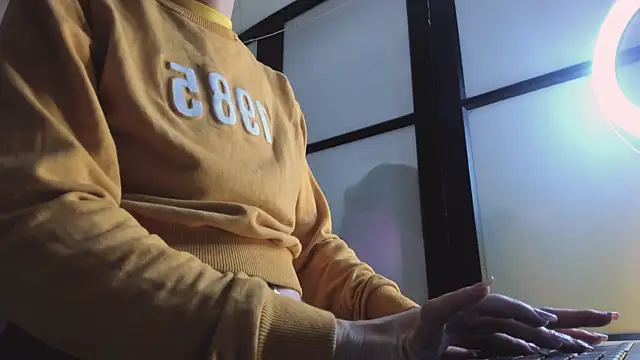 ShaunaDream online show from September 12, 2025, 3:39 am