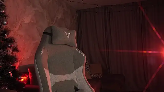 LumeNova online show from January 18, 2026, 2:26 am