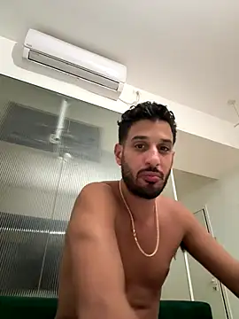 Snapshot of husbandandwifetobe chatting on October 24, 2025, 10:00 am husbandandwifetobe online show from October 24, 2025, 10:00 am