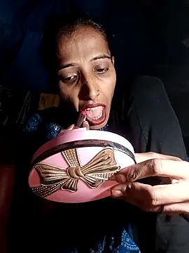 Snapshot of Pinki_thakur_1 chatting on October 15, 2025, 3:56 pm Pinki thakur 1 online show from October 15, 2025, 3:56 pm