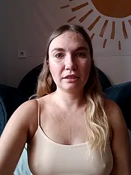 KisaVixen online show from October 3, 2025, 9:17 am