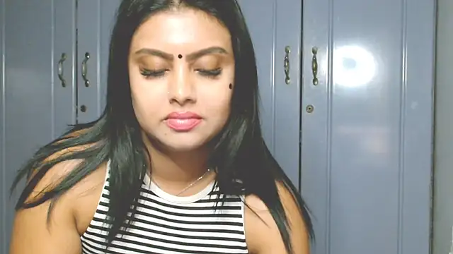 Indian GlowingMiax online show from October 5, 2025, 7:01 pm