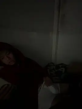 linh21107 online show from January 6, 2026, 7:39 pm