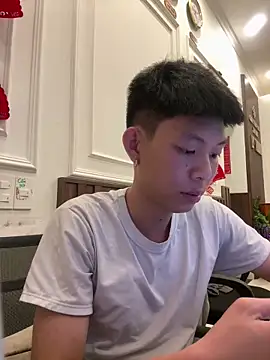 linh21107 online show from May 3, 2026, 1:17 pm