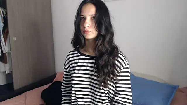   abrill   online show from December 19, 2025, 7:59 am