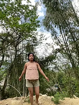 Snapshot of beobeo_2xx chatting on April 11, 2026, 8:18 am beobeo 2xx online show from April 11, 2026, 8:18 am