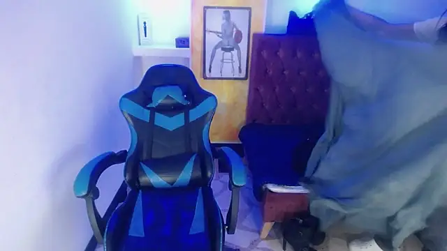 alison moon7 online show from September 26, 2025, 11:47 am