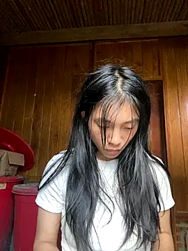 EmLy02 online show from October 2, 2025, 9:05 am