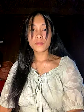 EmLy02 online show from November 5, 2025, 12:16 pm