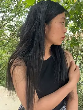 EmLy02 online show from April 9, 2026, 10:20 am