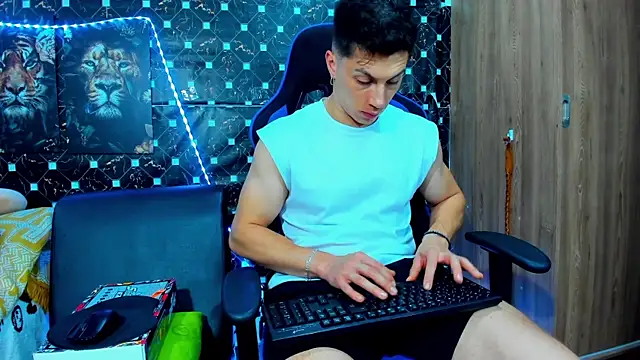 javiersexymann online show from September 23, 2025, 5:10 am