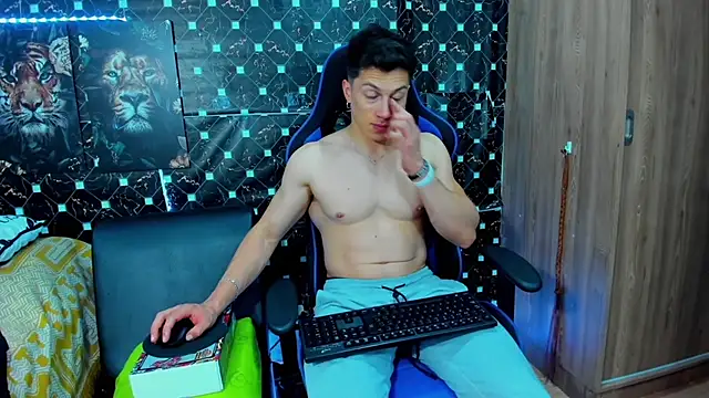 javiersexymann online show from September 28, 2025, 4:07 am