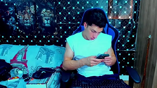 javiersexymann online show from December 19, 2025, 7:32 pm