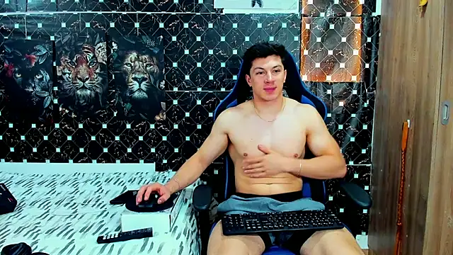 javiersexymann online show from May 18, 2026, 4:35 pm