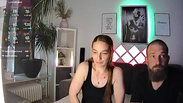 Snapshot of XBellaXundXUweX chatting on October 4, 2025, 12:03 pm XBellaXundXUweX online show from October 4, 2025, 12:03 pm