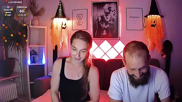 Snapshot of XBellaXundXUweX chatting on October 7, 2025, 6:49 pm XBellaXundXUweX online show from October 7, 2025, 6:49 pm