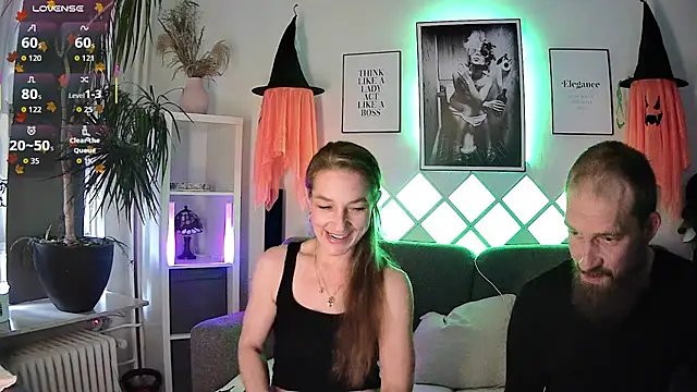 Snapshot of XBellaXundXUweX chatting on October 8, 2025, 8:45 am XBellaXundXUweX online show from October 8, 2025, 8:45 am