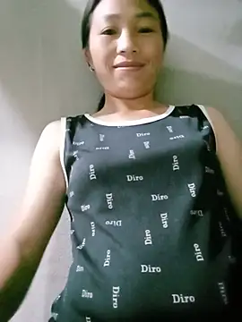 lucybaby00 online show from May 18, 2026, 10:37 pm