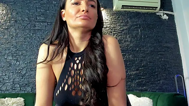 Snapshot of AnneSins chatting on October 10, 2025, 5:56 pm AnneSins online show from October 10, 2025, 5:56 pm