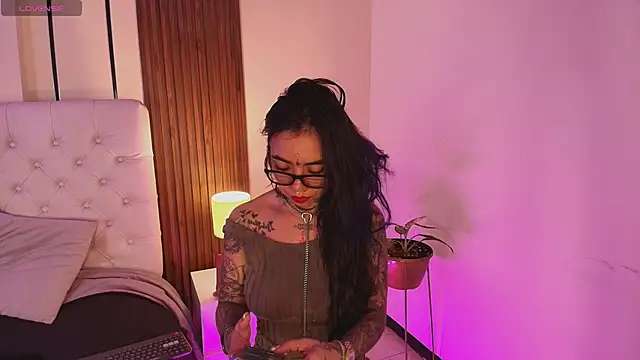 ViolettaAlemida online show from January 6, 2026, 1:15 pm