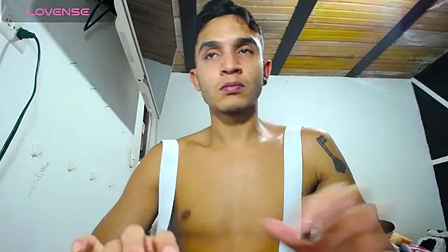 Angel latinboy online show from March 4, 2025, 9:11 pm