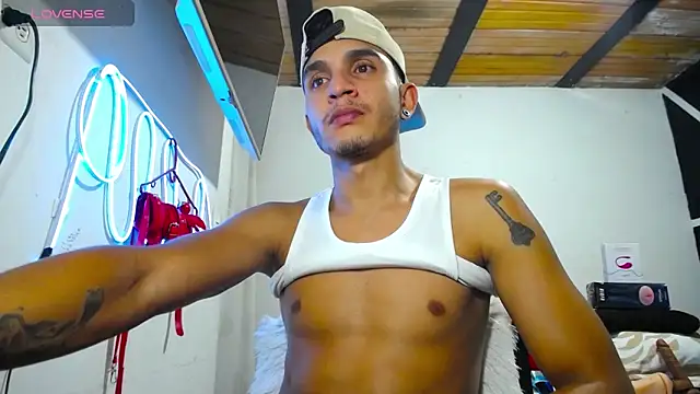 Angel latinboy online show from March 13, 2025, 1:21 am