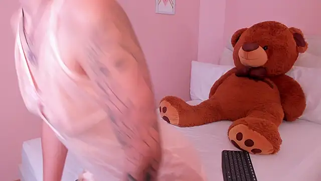 mae lyra online show from September 23, 2025, 9:40 pm