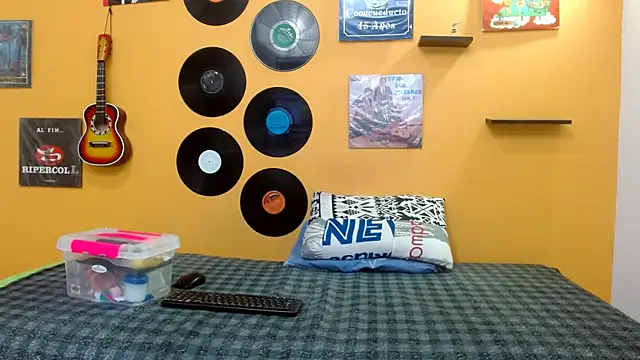 Snapshot of skinnyverus18 chatting on October 22, 2025, 6:51 pm skinnyverus18 online show from October 22, 2025, 6:51 pm