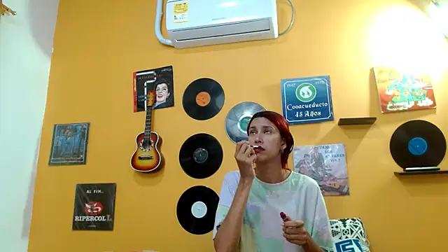 Snapshot of skinnyverus18 chatting on November 6, 2025, 7:15 pm skinnyverus18 online show from November 6, 2025, 7:15 pm