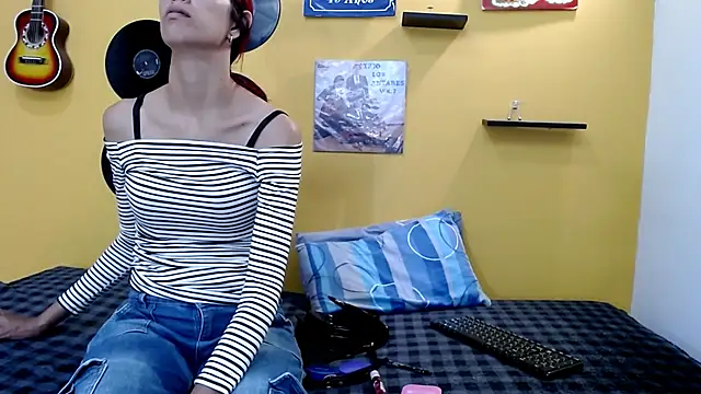 skinnyverus18 online show from March 1, 2026, 7:05 pm