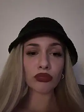 DaryaDoll online show from April 11, 2026, 9:41 pm