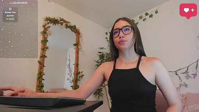 SaraWagner  online show from May 28, 2026, 12:08 am