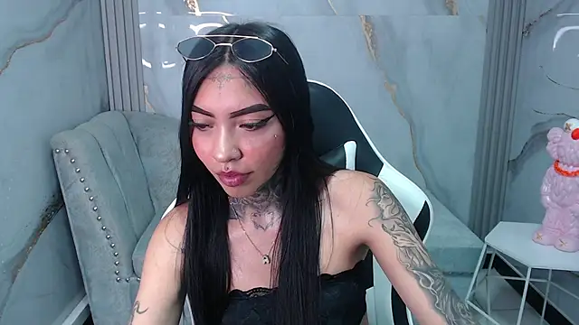 Ashley Blum v online show from September 29, 2025, 8:02 pm