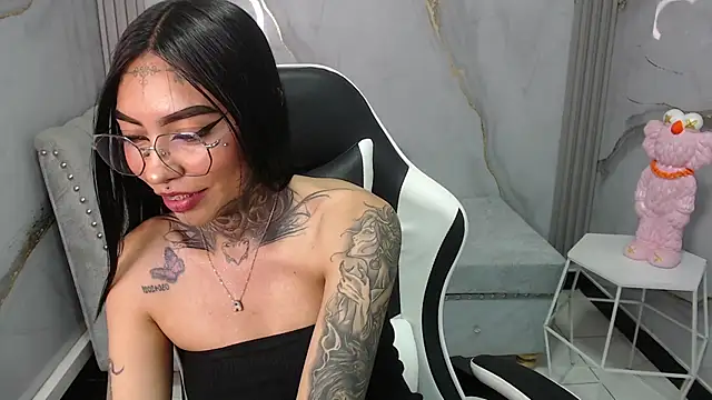 Ashley Blum v online show from October 1, 2025, 8:04 pm