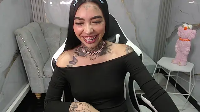 Ashley Blum v online show from October 3, 2025, 7:55 pm