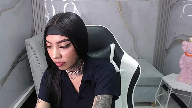 Ashley Blum v online show from October 11, 2025, 8:07 pm