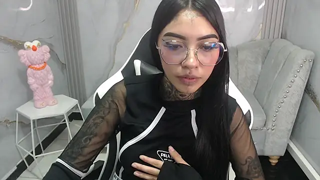 Ashley Blum v online show from October 25, 2025, 8:03 pm