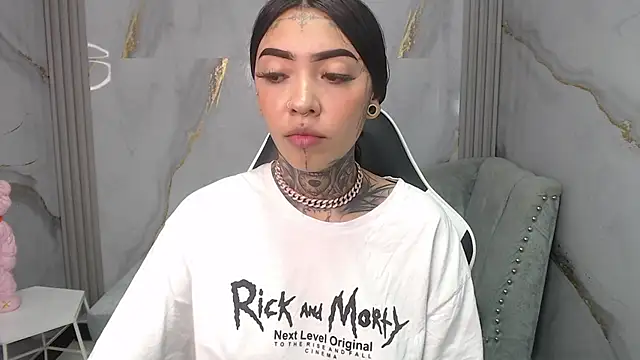 Ashley Blum v online show from November 1, 2025, 8:11 pm