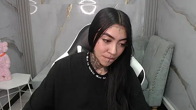 Ashley Blum v online show from November 5, 2025, 8:31 pm