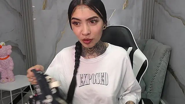 Ashley Blum v online show from November 7, 2025, 8:09 pm