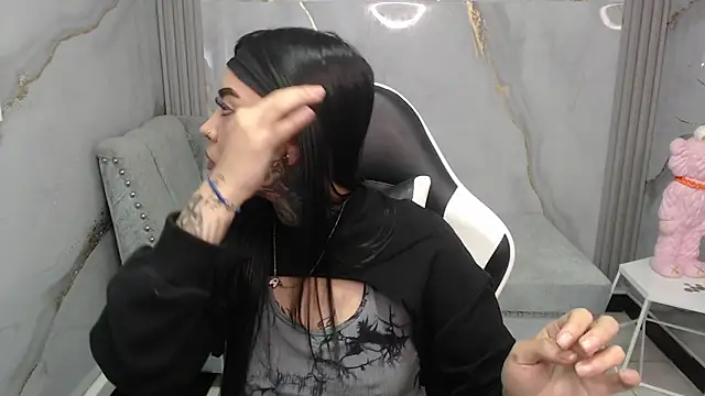 Ashley Blum v online show from November 24, 2025, 8:08 pm