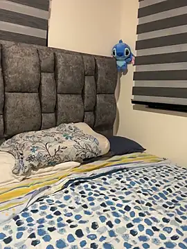 MacaW09 online show from November 26, 2025, 11:06 pm