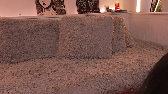 sophieee art online show from February 4, 2026, 6:47 pm