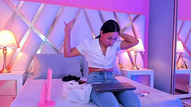 Snapshot of JadeeKhan chatting on October 10, 2025, 8:19 pm JadeeKhan online show from October 10, 2025, 8:19 pm