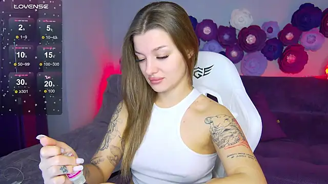 Snapshot of LindaBrilliant chatting on October 23, 2025, 2:11 am LindaBrilliant online show from October 23, 2025, 2:11 am