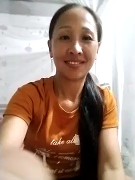 cute love00 online show from October 3, 2025, 11:18 am