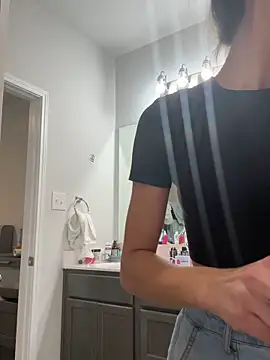 bbgurlnickii online show from September 24, 2025, 3:37 pm