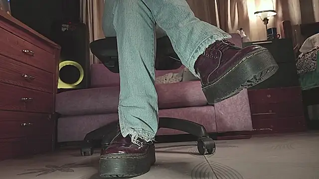 Snapshot of gigifontaine__ chatting on October 26, 2025, 12:16 am gigifontaine online show from October 26, 2025, 12:16 am