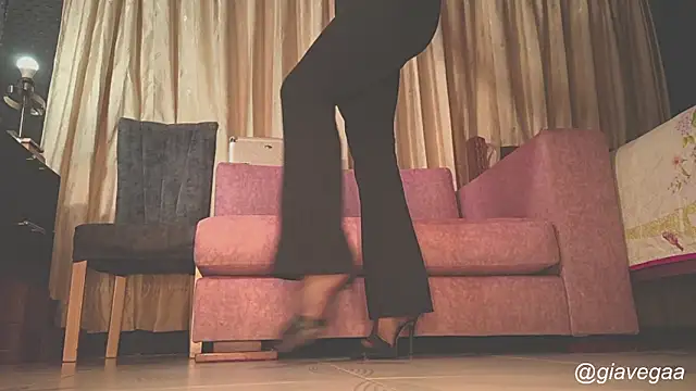 Snapshot of gigifontaine__ chatting on December 3, 2025, 9:57 pm gigifontaine online show from December 3, 2025, 9:57 pm