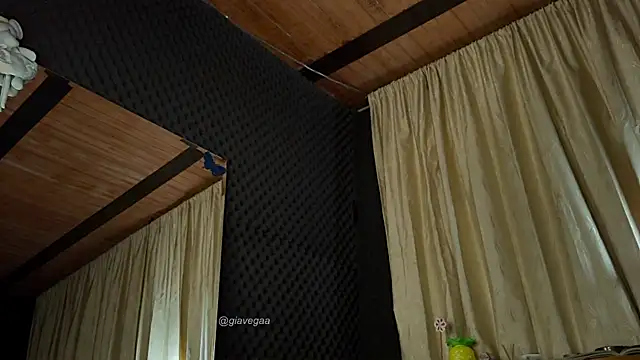 Snapshot of gigifontaine__ chatting on January 11, 2026, 8:58 pm gigifontaine online show from January 11, 2026, 8:58 pm